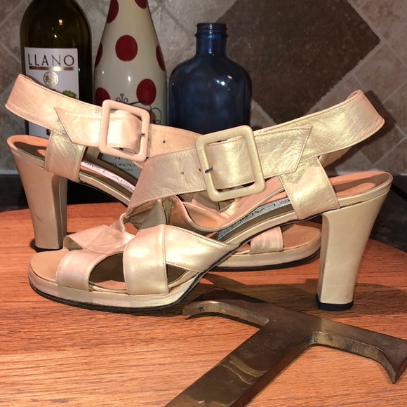 Vintage Annie Lago Gold Strap Sandals Size 9 AA - Picture 1 of 5